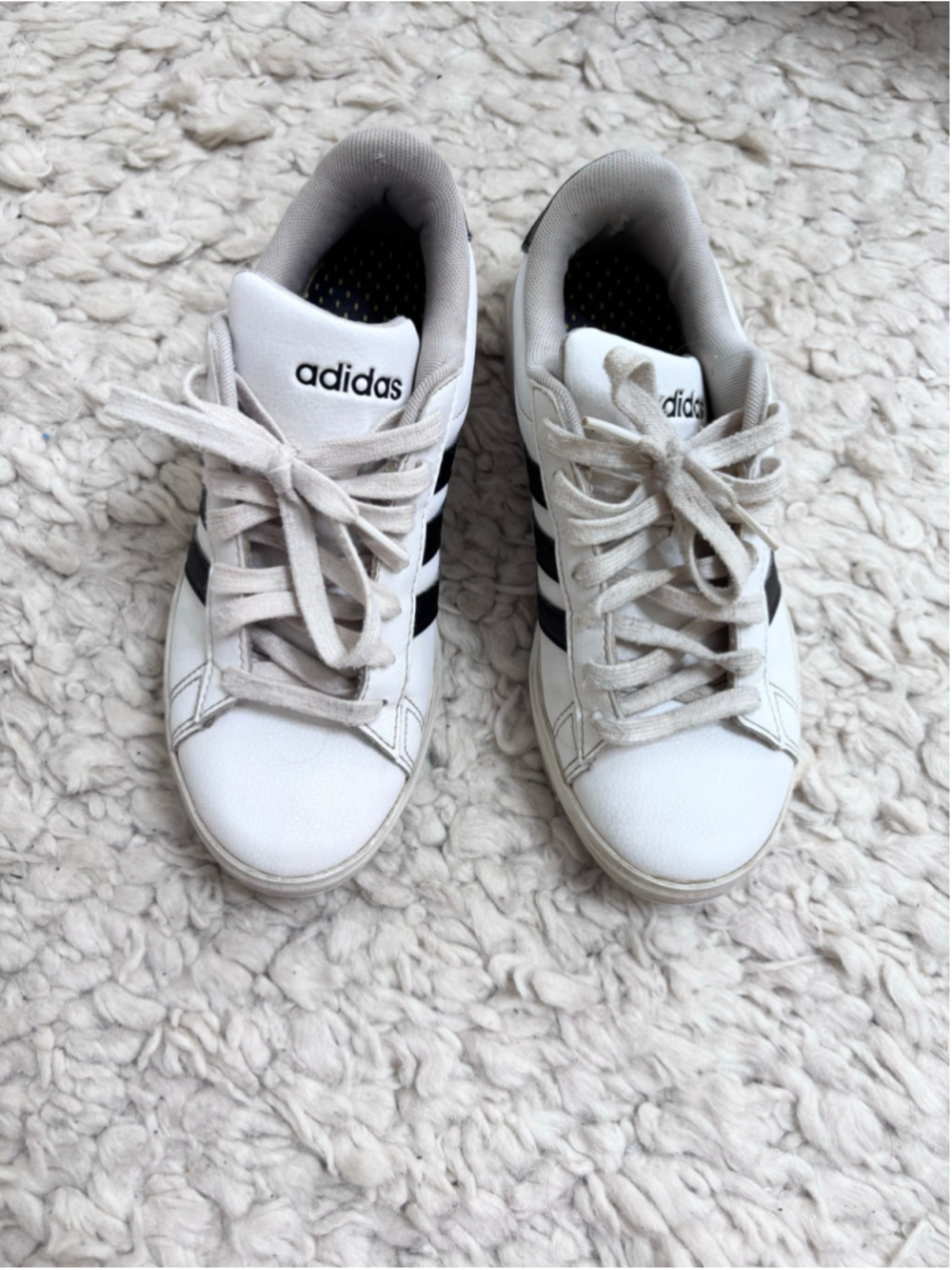Women's Adidas Sneakers White Black Stripes Size 5 Lace Up Classic - Picture 2 of 8